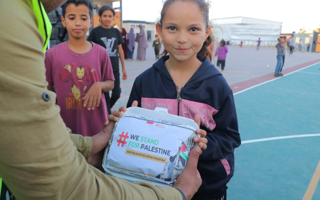 Penyaluran Hot Meals Relawan Nusantara di Sekolah Yaser Anamruti di Khan Younis Gaza