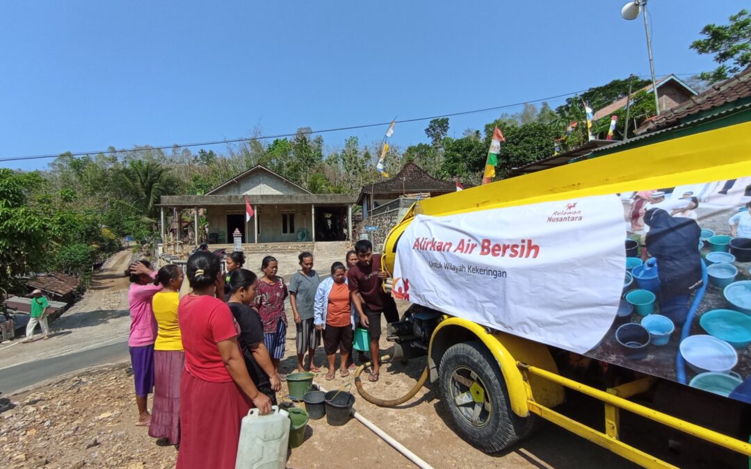 Relawan Nusantara Berbagi Air dan Sedekah Air Bersih