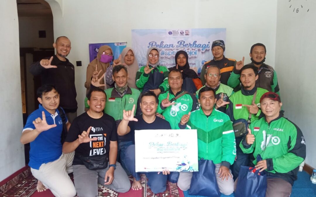 Relawan Nusantara Bersama TDA Bandung Berbagi Special Ojol