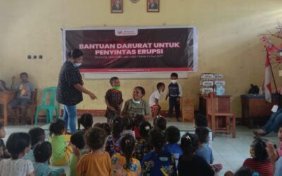 Relawan Nusantara berbagi PMT untuk adik-adik di pengungsian terjadiya erupsi Gunung Lewotobi yang lebih tepatnya di Flores Timur Provinsi Nusa Tenggara Timur.