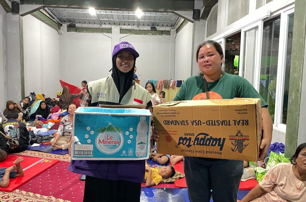 Baitul Maal Muamalat Jabar Melalui Relawan Nusantara Salurkan Bantuan untuk Penyintas Banjir di Kab. Bandung