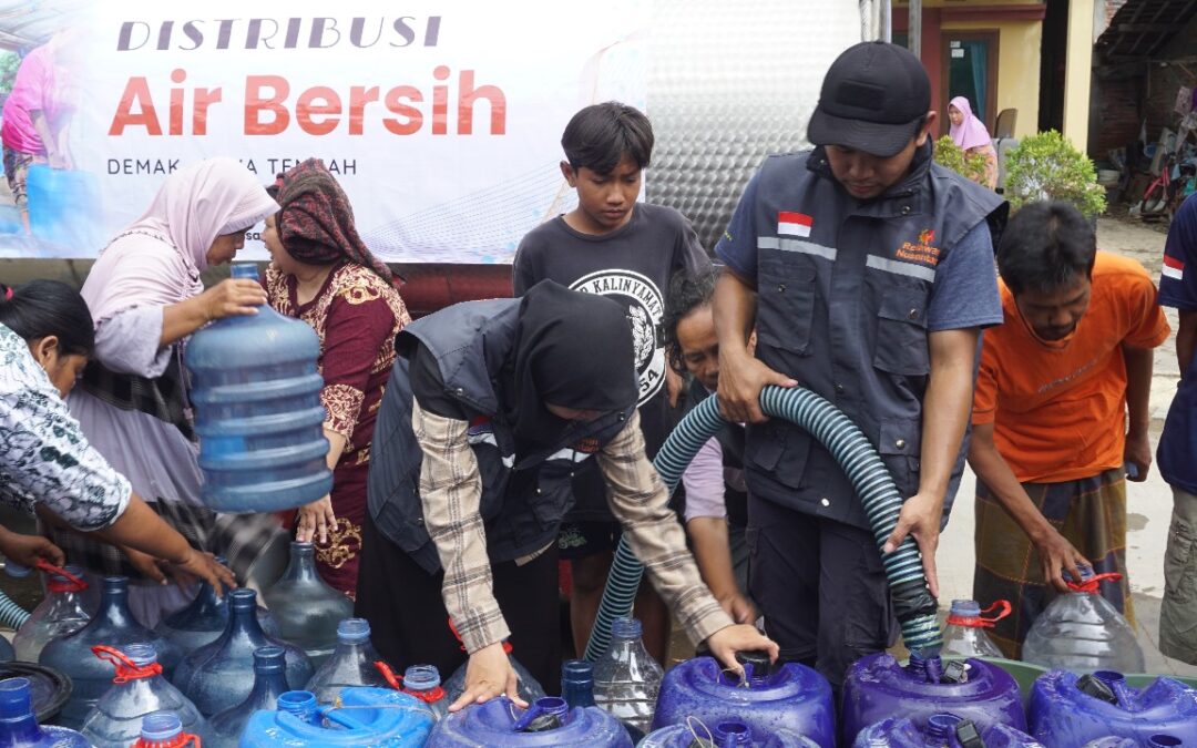 Relawan Nusantara Distribusi Air Bersih pada Desa Udaan Kidul Kab. Demak yang Perdampak Banjir