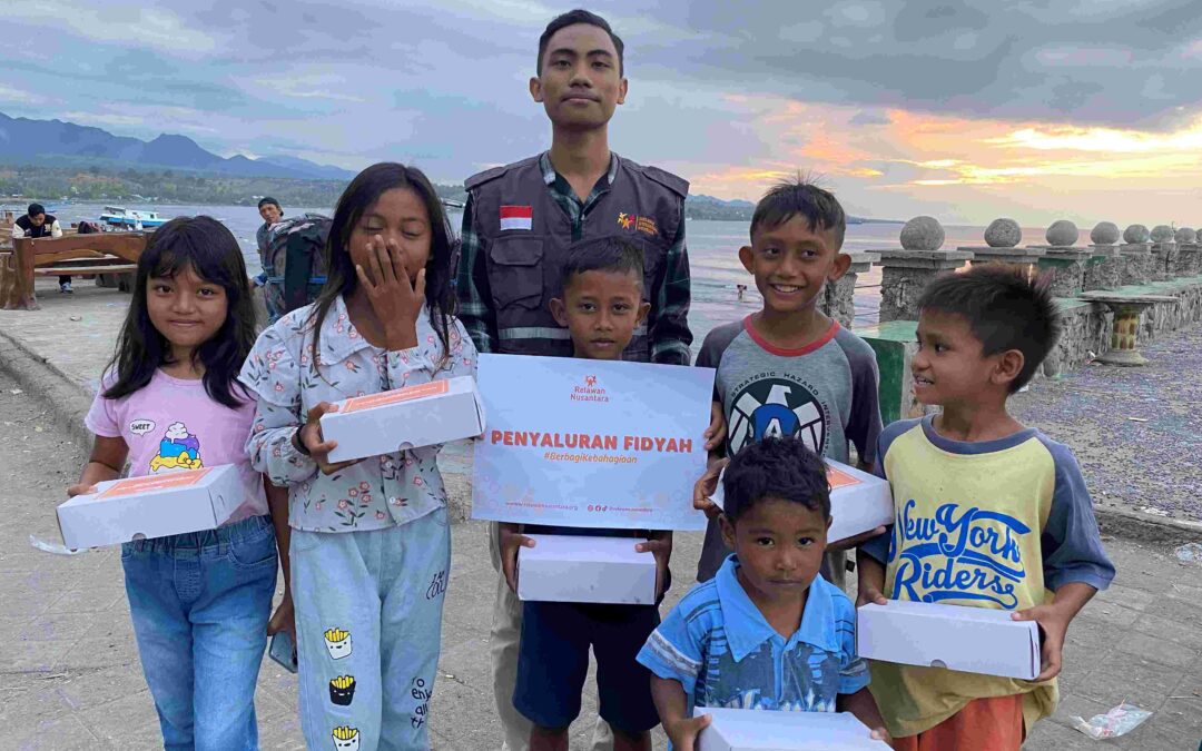 Relawan Nusantara Salurkan 40 Paket Makanan Fidyah di Labuhan Badas, Sumbawa Besar