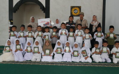 Distribusi Sejadah, Alquran dan Iqra untuk TPQ Masjid Nurul Ihsan di Sukabum