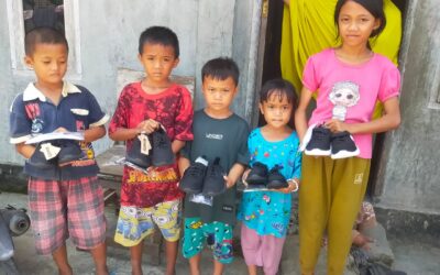 Sepatu untuk Anak-Anak Dhuafa di Kecamatan Kaluku, Mamuju