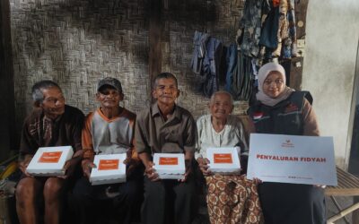 RELAWAN NUSANTARA DISTRIBUSIKAN PAKET MAKANAN UNTUK DHUAFA DAN DISABILITAS