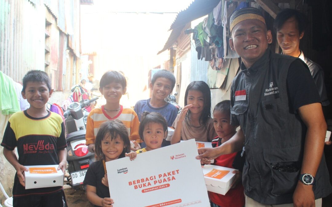 Relawan Nusantara Luaskan Manfaat dengan Berbagi Paket Buka Puasa di Kota Makassar