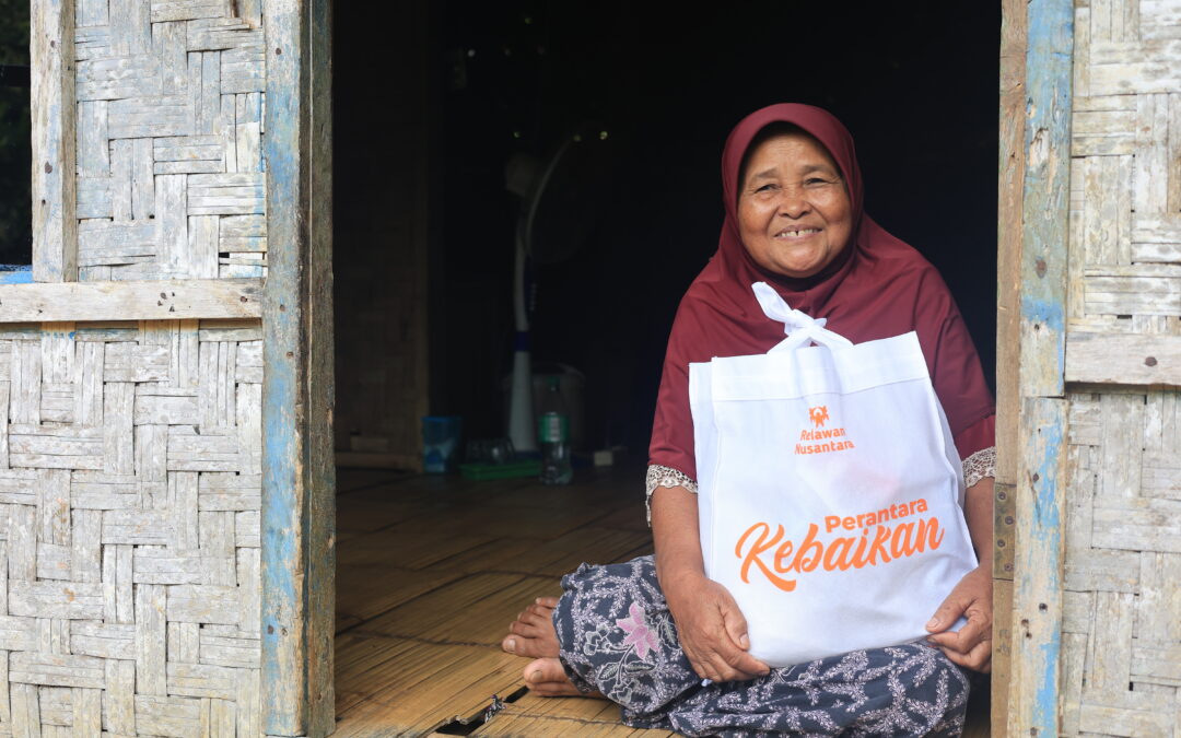 Relawan Nusantara Salurkan Paket Pangan untuk Lansia di Pandeglang, Banten