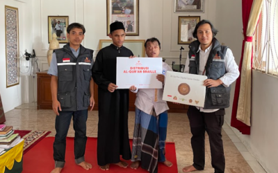 Relawan Nusantara Distribusikan Quran Braille untuk Santri Tunanetra di Yayasan Cahaya Al Anshor