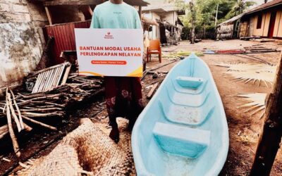 Menjangkau Pesisir, Menghidupkan Harapan: Relawan Nusantara Salurkan Bantuan Modal Usaha untuk Nelayan