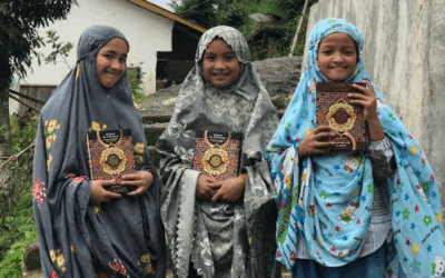 Relawan Nusantara Salurkan Al-Qur’an dan Iqro untuk Anak-anak TPA di Sinjai Barat