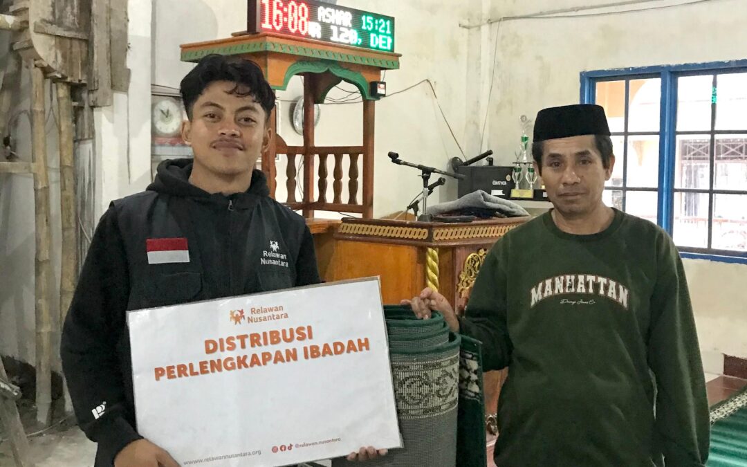 Salurkan 6 Roll Karpet, Relawan Nusantara Hadir di Sinjai Barat