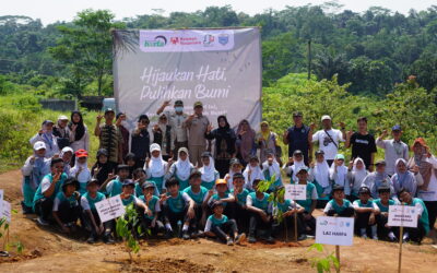 Hijaukan Hati, Pulihkan Bumi: Relawan Nusantara Tanam 1000 Pohon Bersama Masyarakat Desa Banjar