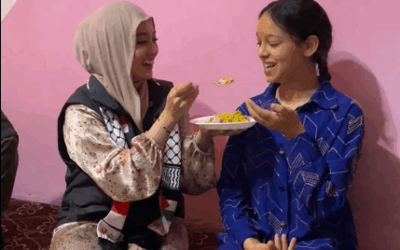 Nabilah Eks JKT48 dan Relawan Nusantara Temui Pengungsi Palestina di Yordania: Satu Suapan Kasih Sayang