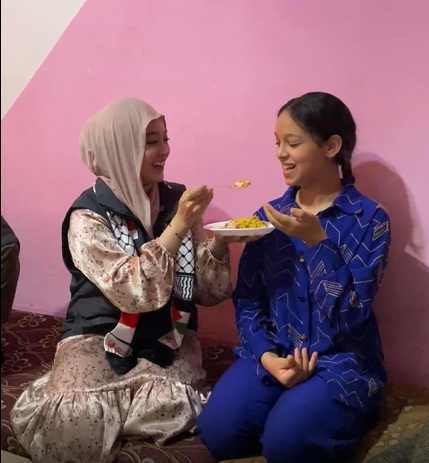 Nabilah Eks JKT48 dan Relawan Nusantara Temui Pengungsi Palestina di Yordania: Satu Suapan Kasih Sayang