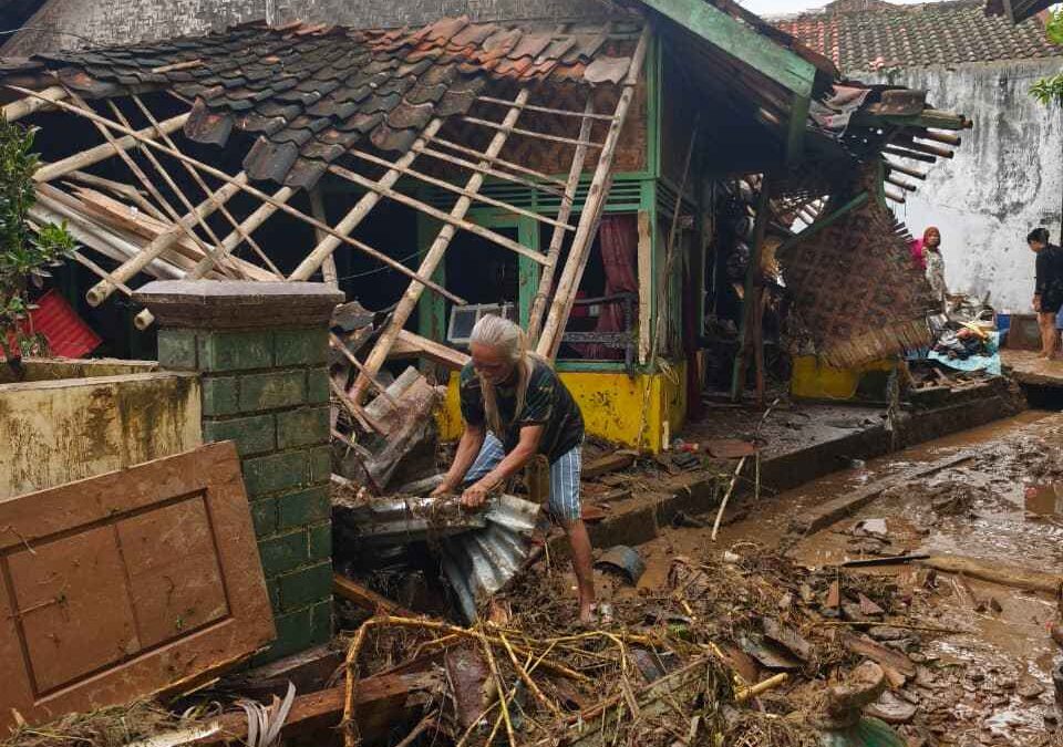 500 KK, 1500 Jiwa di Cikahuripan Terdampak Banjir, Relawan Nusantara Bergerak Cepat Membantu Warga