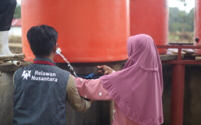 Relawan Nusantara Salurkan Bantuan Air Bersih Lewat Pipanisasi Darurat untuk Warga Terdampak Banjir Bandang di Kayu Pasak, Palembayan