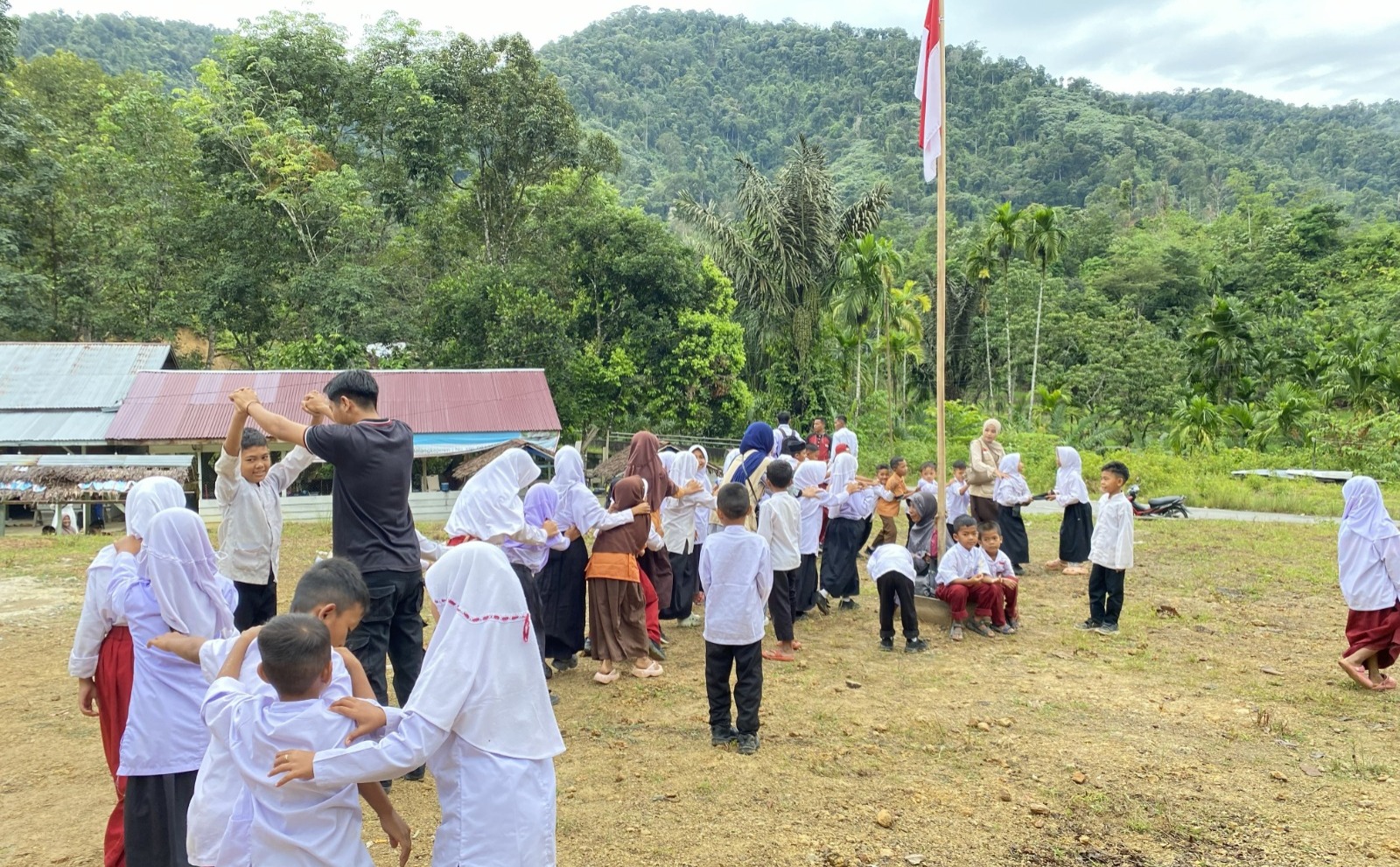 Kelas Inspirasi bersama anak-anak SDN 2 Lokop, Aceh Timur, oleh Relawan Nusantara