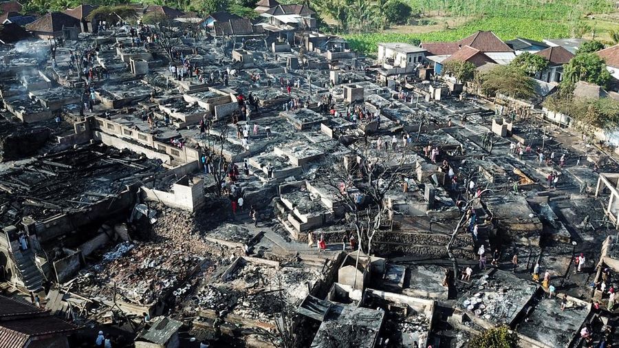 Foto drone menunjukkan permukiman Desa Adat Sade Lombok Tengah yang hangus total akibat kebakaran hebat